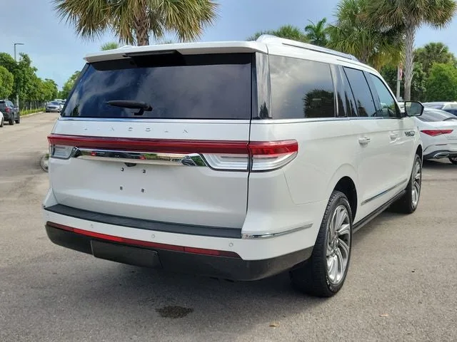 2022 Lincoln Navigator L Reserve photo 6