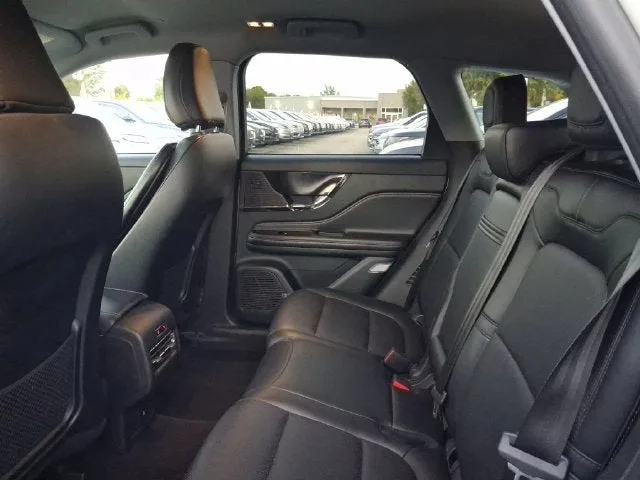 2022 Lincoln Corsair Standard photo 6