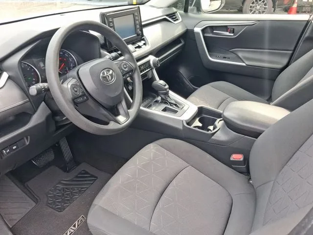 2019 Toyota RAV4 XLE photo 11