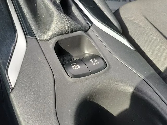 2022 Toyota Corolla Cross LE photo 27