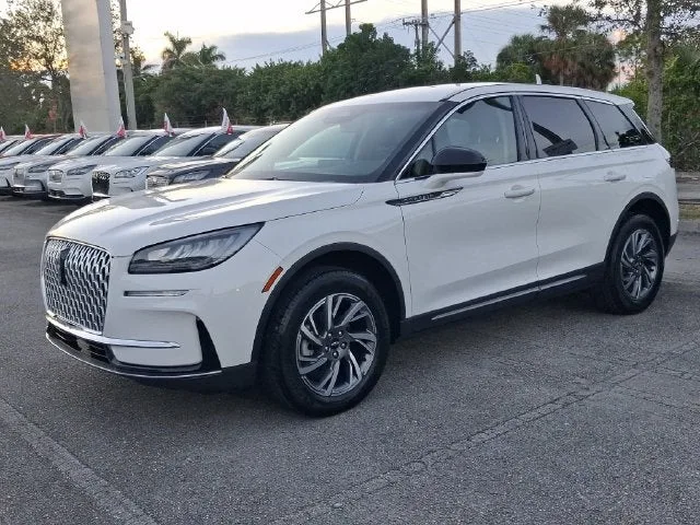 2024 Lincoln Corsair Premiere photo 2