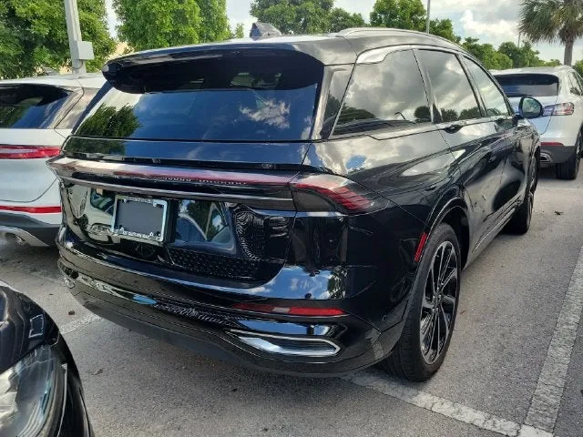2024 Lincoln Nautilus Black Label photo 5
