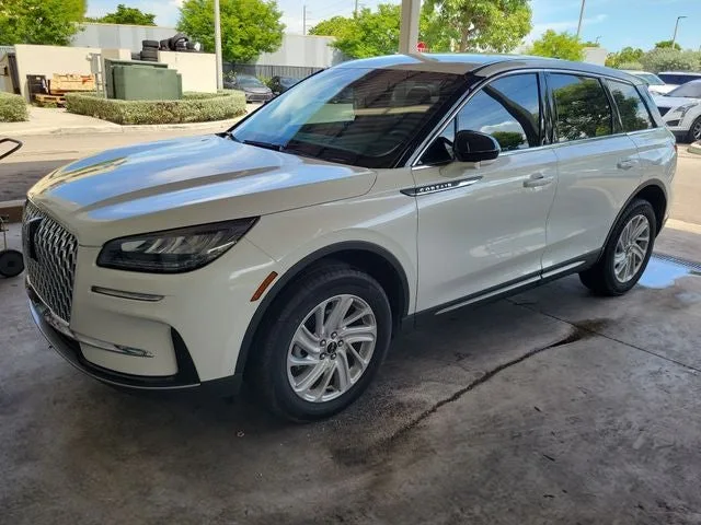 2024 Lincoln Corsair Premiere photo 2
