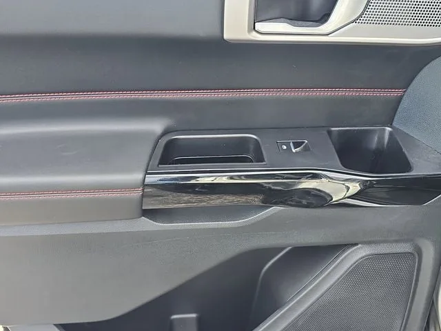 2023 Ford Explorer ST-Line photo 9