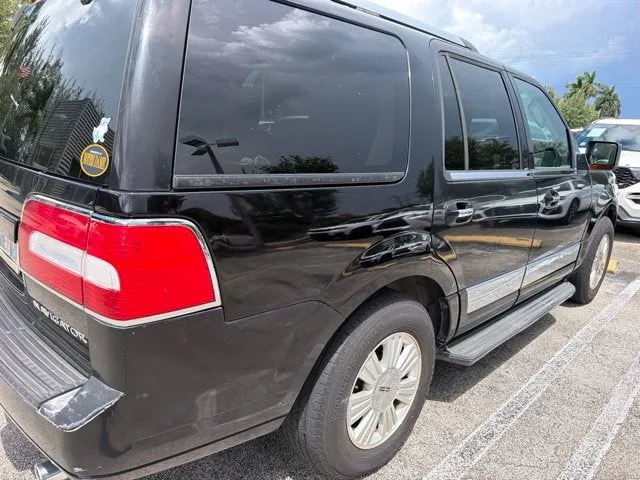 2007 Lincoln Navigator 2WD 4dr photo 3