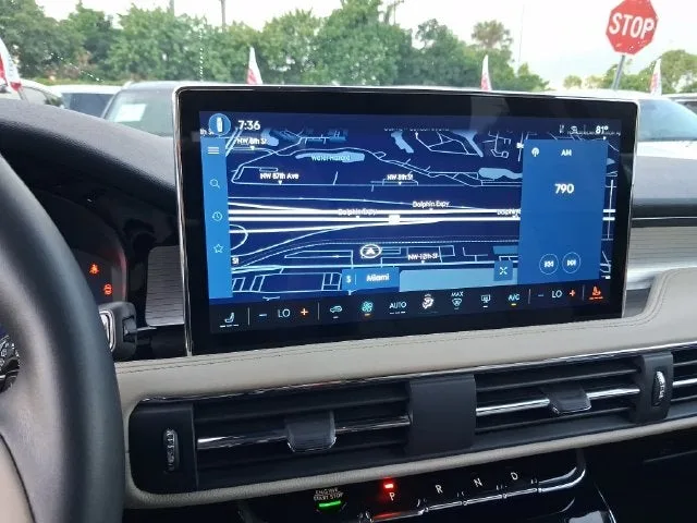 2025 Lincoln Corsair Premiere photo 19