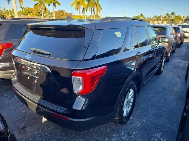 2023 Ford Explorer XLT photo 3