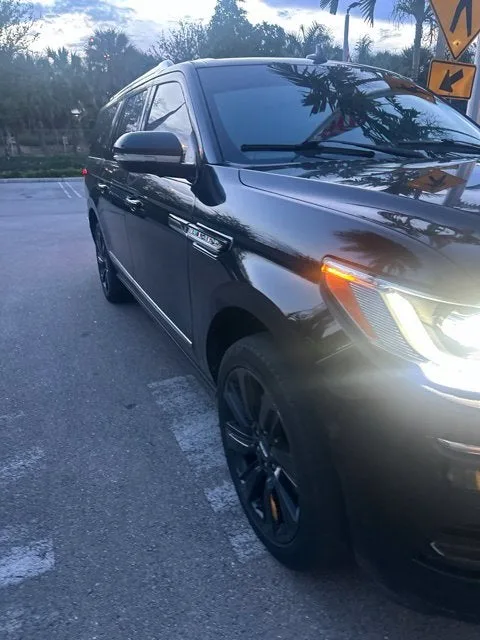 2023 Lincoln Navigator L Reserve photo 3