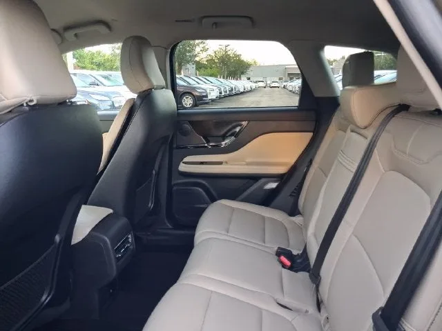 2025 Lincoln Corsair Premiere photo 6