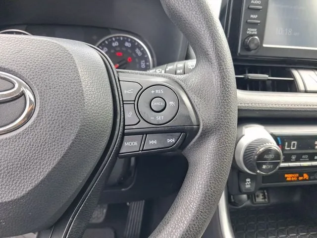 2019 Toyota RAV4 XLE photo 19