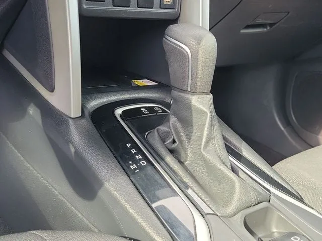 2022 Toyota Corolla Cross LE photo 26