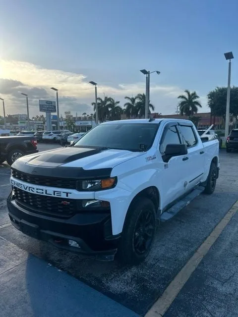 2020 Chevrolet Silverado 1500 Custom photo 2