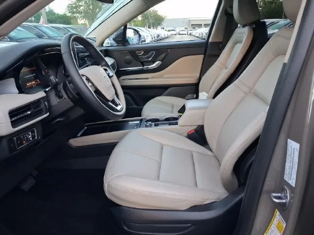 2025 Lincoln Corsair Premiere photo 12