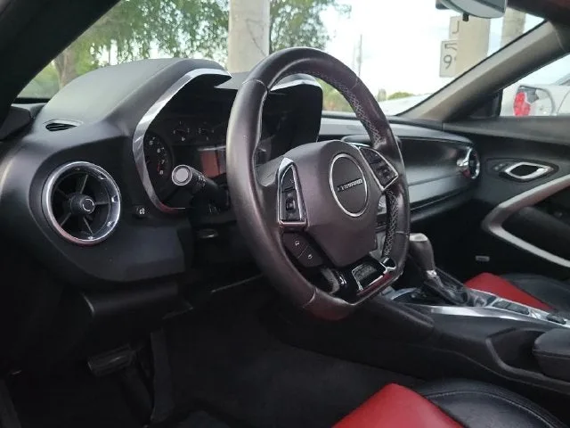 2017 Chevrolet Camaro 1LT photo 9