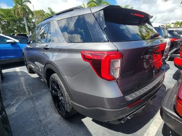 2023 Ford Explorer ST photo 4