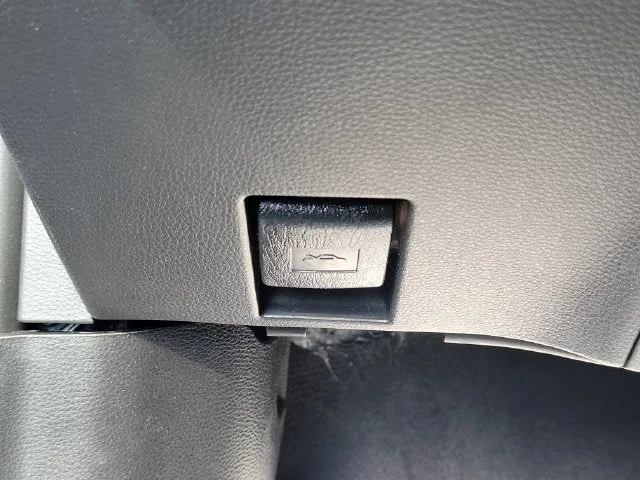 2025 Toyota Corolla LE photo 14