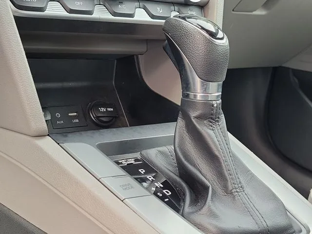 2020 Hyundai Elantra SE photo 26