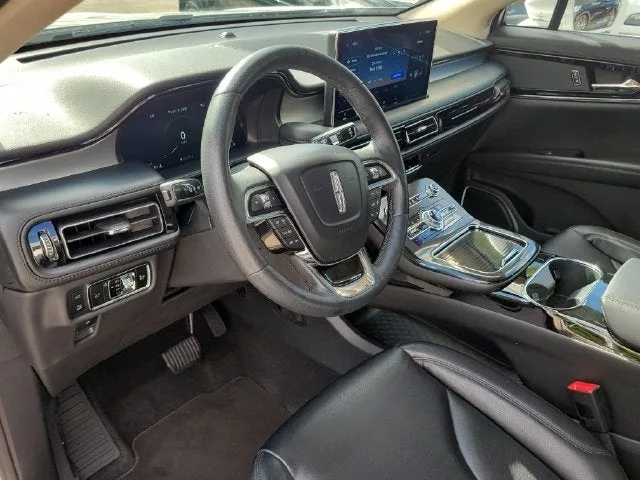 2023 Lincoln Nautilus Standard photo 9