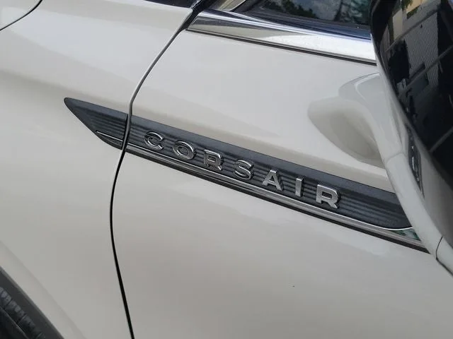 2022 Lincoln Corsair Standard photo 8