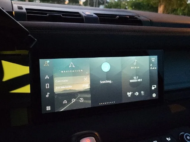 2023 Land Rover Defender 90 S photo 23