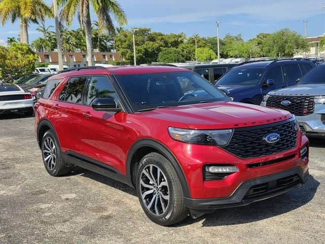2023 Ford Explorer ST-Line photo 2