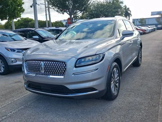 2023 Lincoln Nautilus Standard photo 2