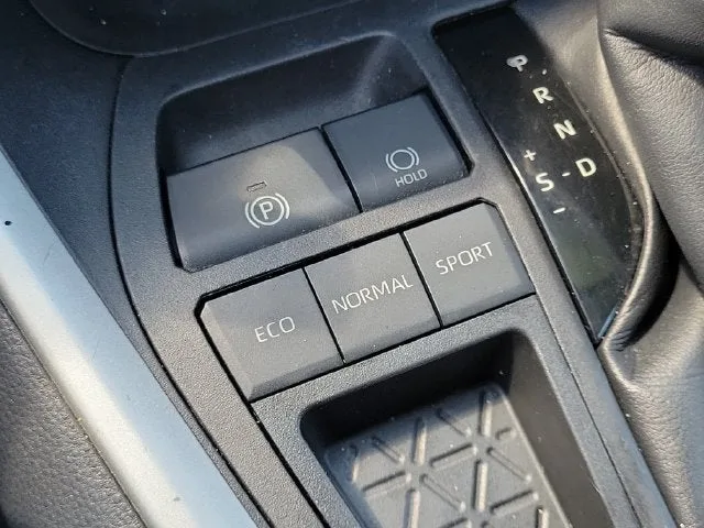 2022 Toyota RAV4 XLE photo 28