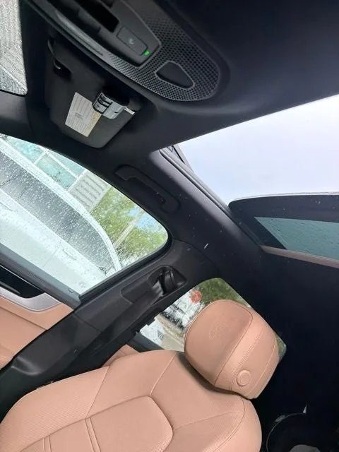 2024 Porsche Cayenne Base photo 3