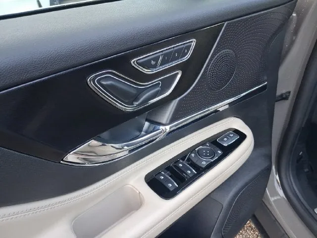 2025 Lincoln Corsair Premiere photo 14