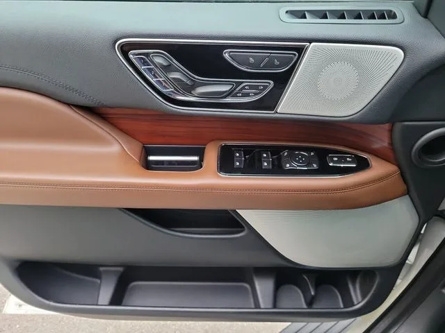 2022 Lincoln Navigator Reserve photo 16