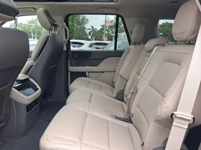 2024 Lincoln Navigator Premiere photo 6
