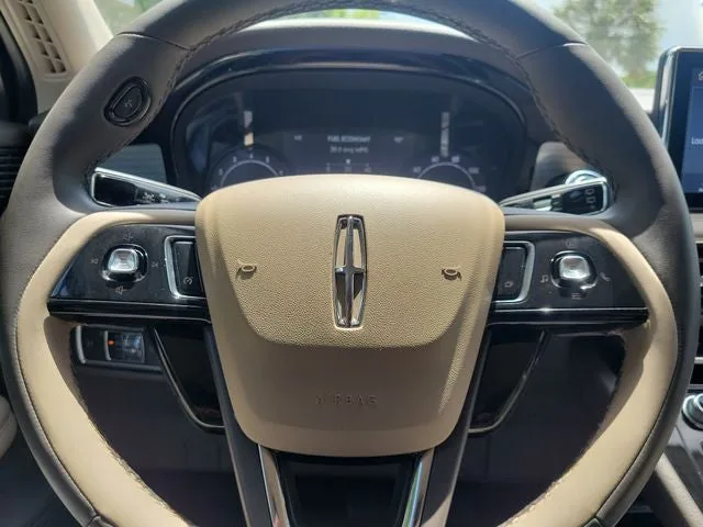 2022 Lincoln Corsair Standard photo 19