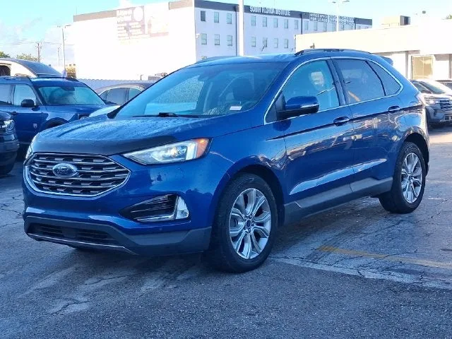 2020 Ford Edge Titanium photo 2