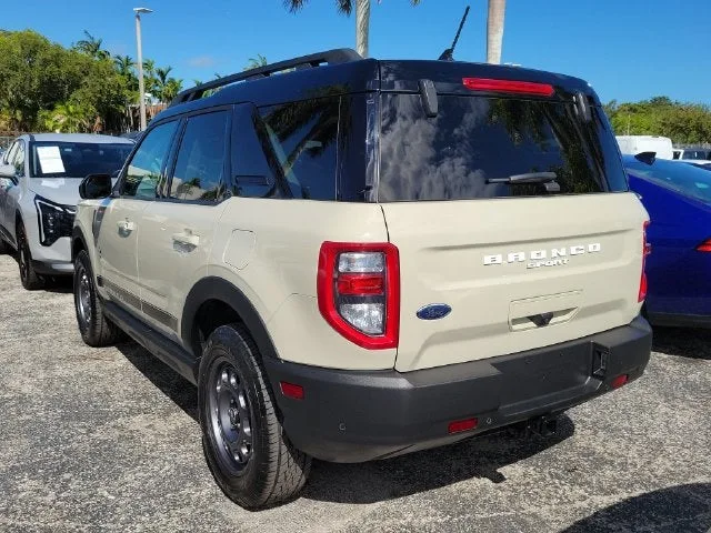 2024 Ford Bronco Black Diamond photo 4