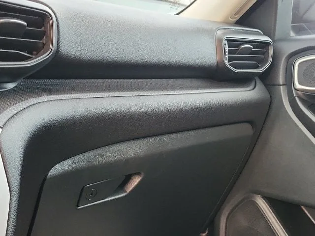 2023 Ford Explorer Base photo 25
