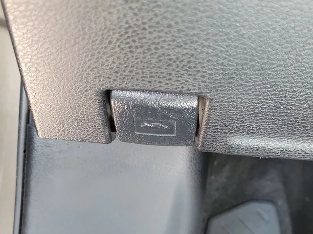 2018 Toyota Corolla LE photo 11