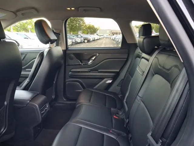 2023 Lincoln Corsair Standard photo 6