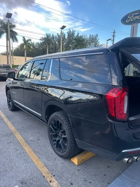 2022 GMC Yukon XL Denali photo 16