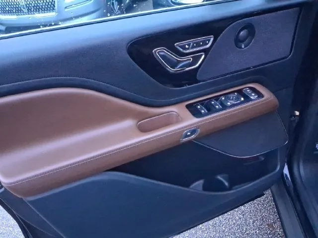 2023 Lincoln Aviator Reserve Premium photo 12