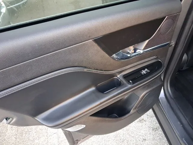 2023 Lincoln Corsair Standard photo 9
