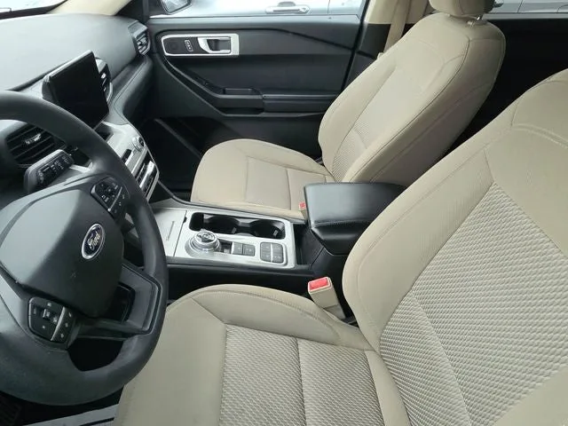 2021 Ford Explorer Base photo 9