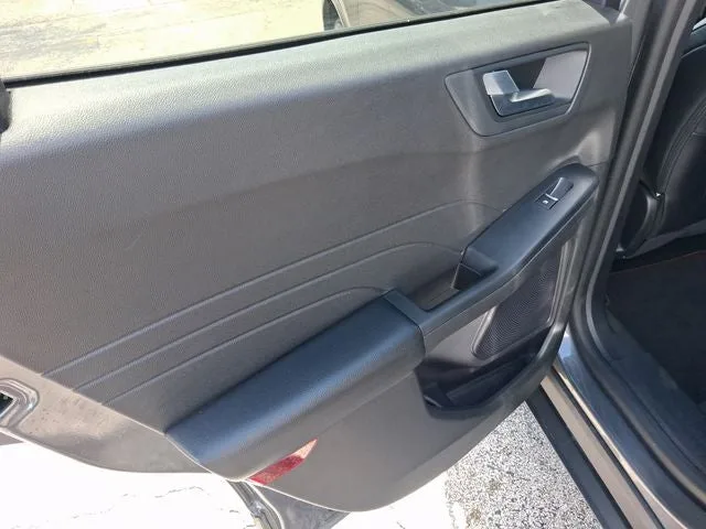 2023 Ford Escape ST-Line photo 9