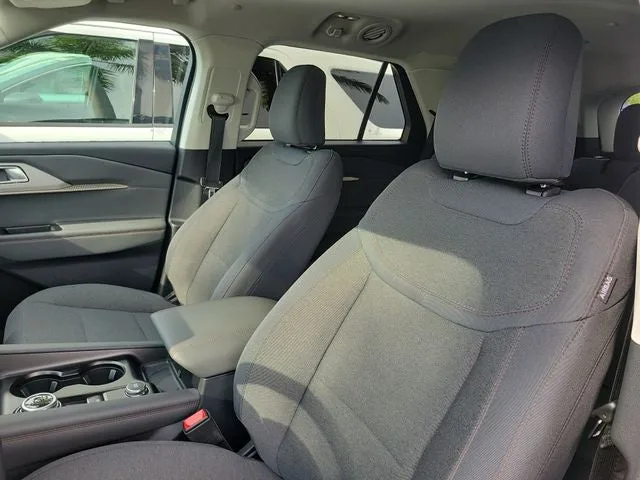 2025 Ford Explorer Active photo 8