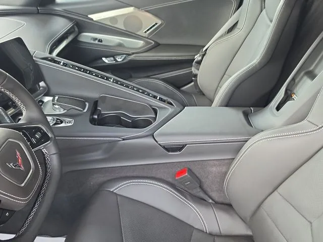 2025 Chevrolet Corvette Stingray 2LT photo 11