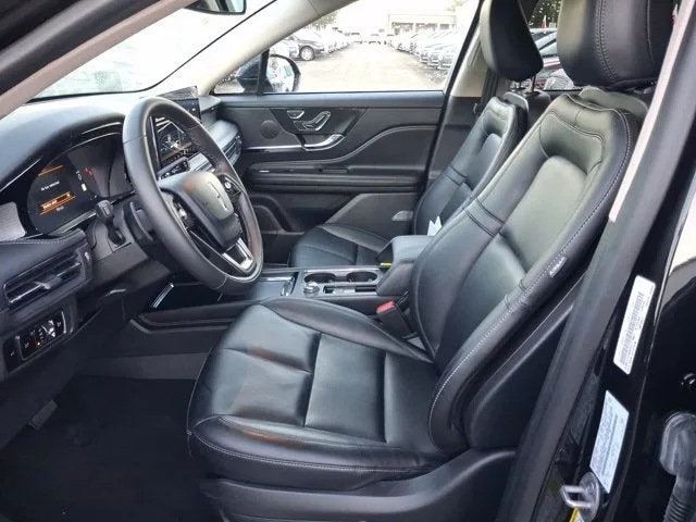 2023 Lincoln Corsair Standard photo 12