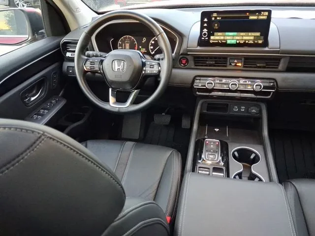 2023 Honda Pilot Touring photo 8