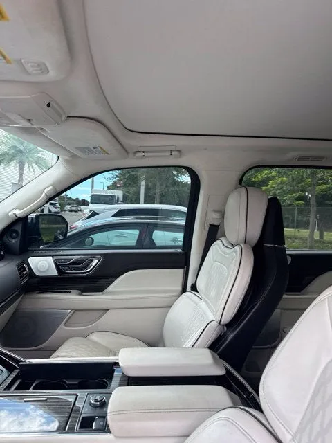 2023 Lincoln Navigator L Black Label photo 9