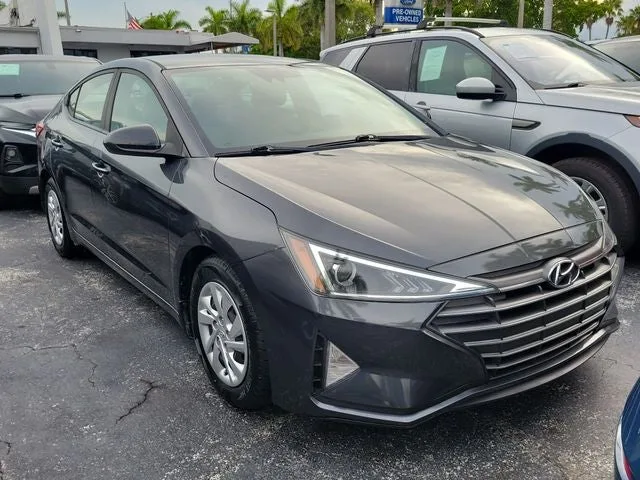 2020 Hyundai Elantra SE photo 2