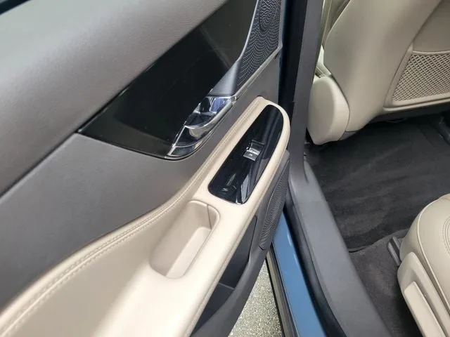2025 Lincoln Corsair Premiere photo 6