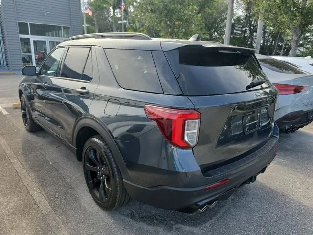 2023 Ford Explorer ST photo 4